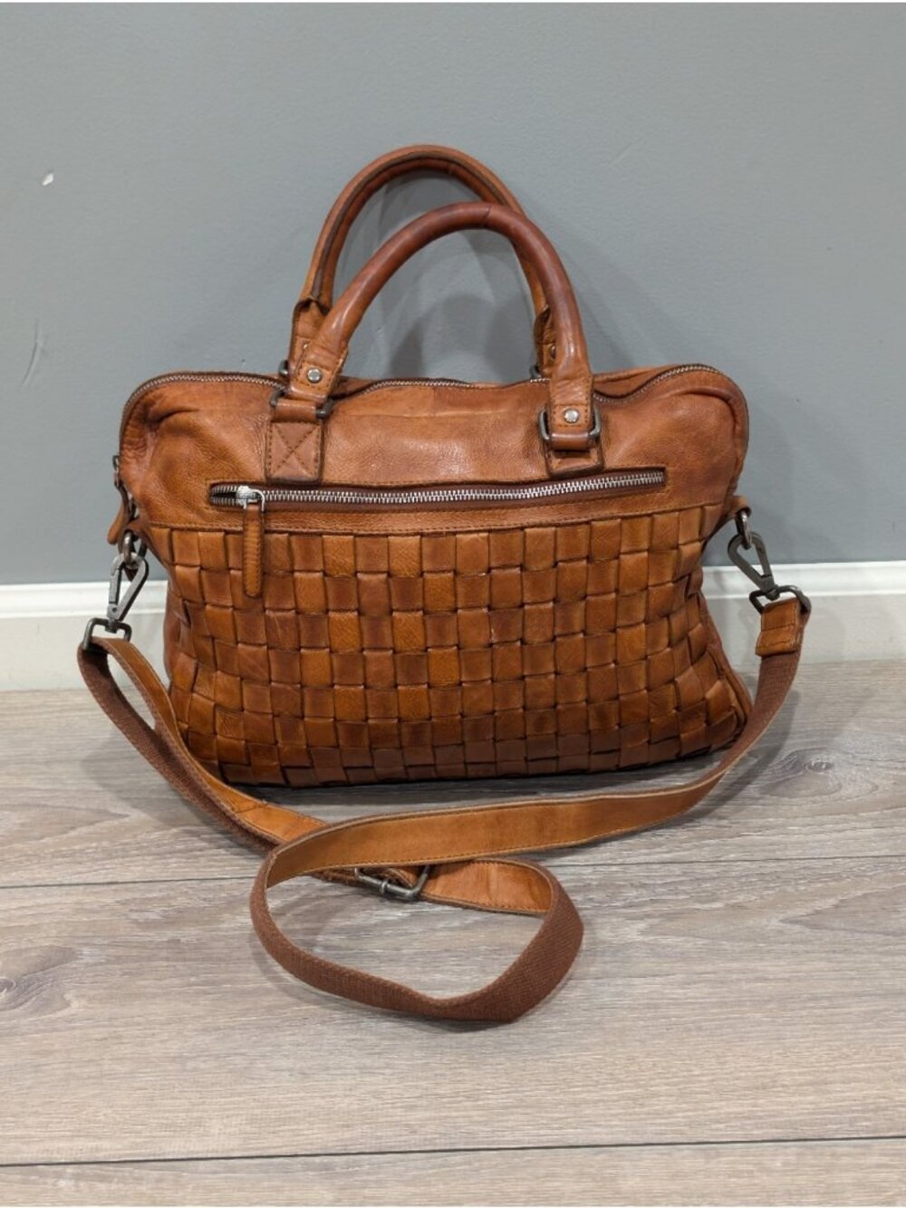 Vilenca Holland Brown Soft Leather Woven Front Design Laptop Shoulder Bag
